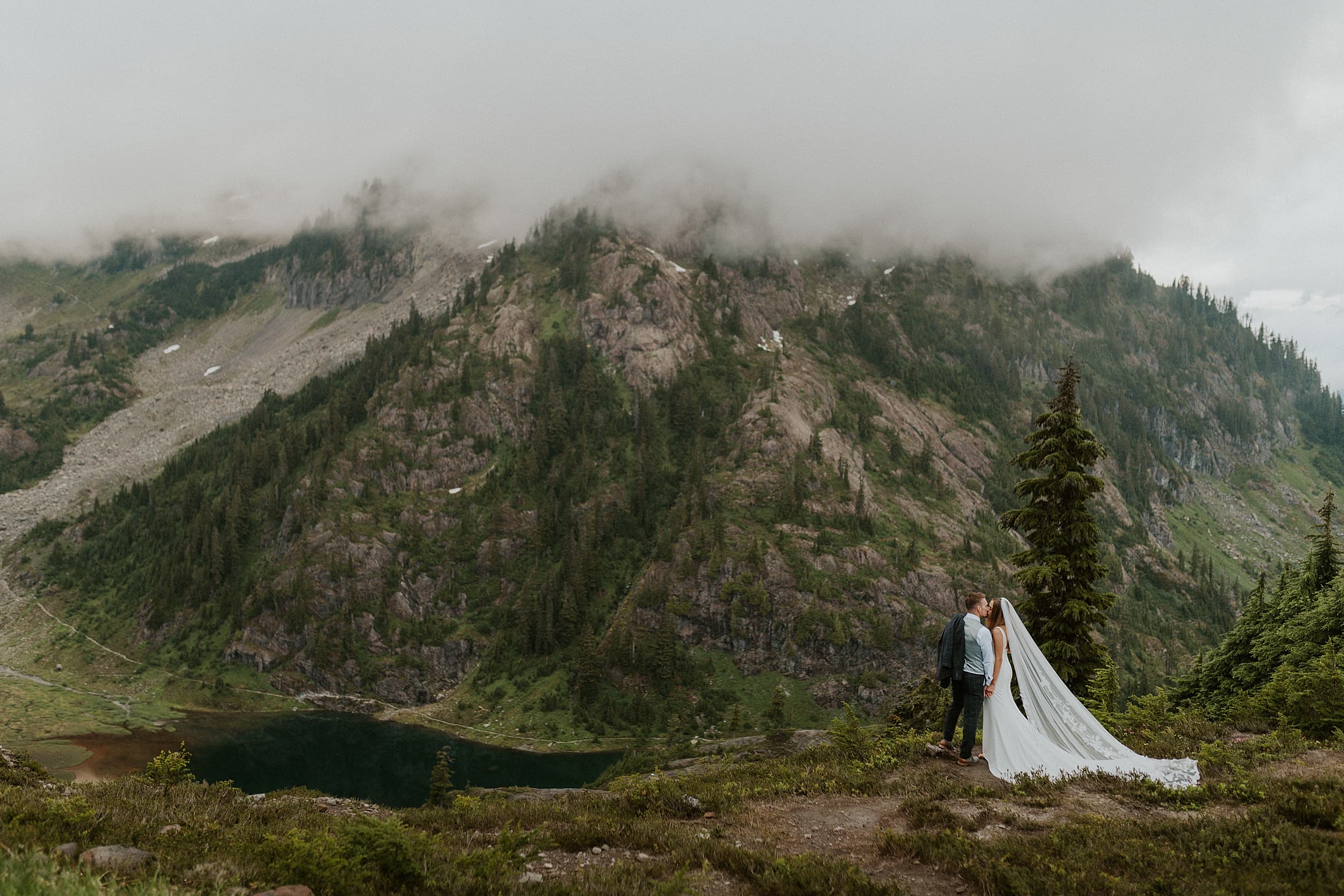 bride and groom above chain lakes loop