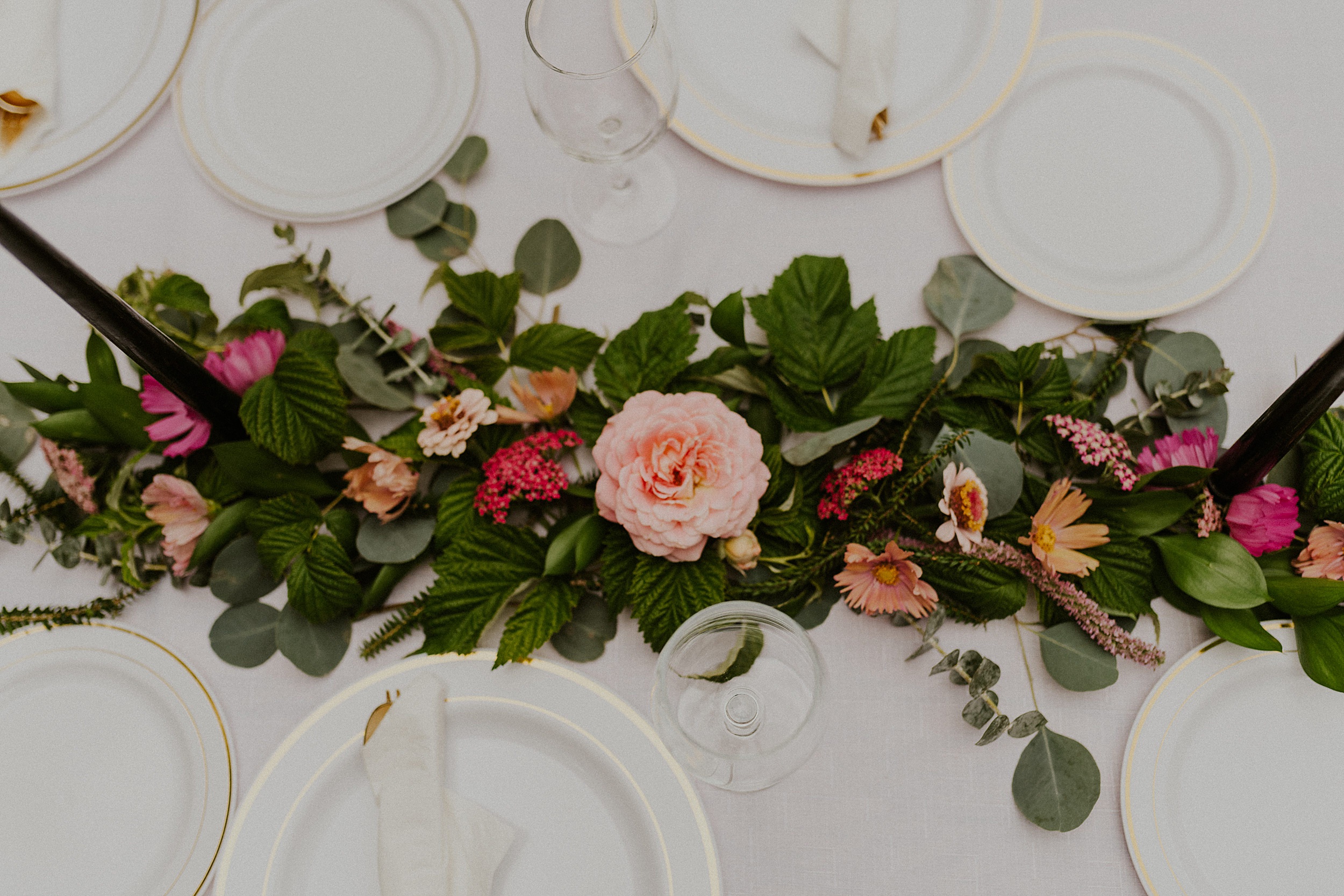 wedding table tropical flowers