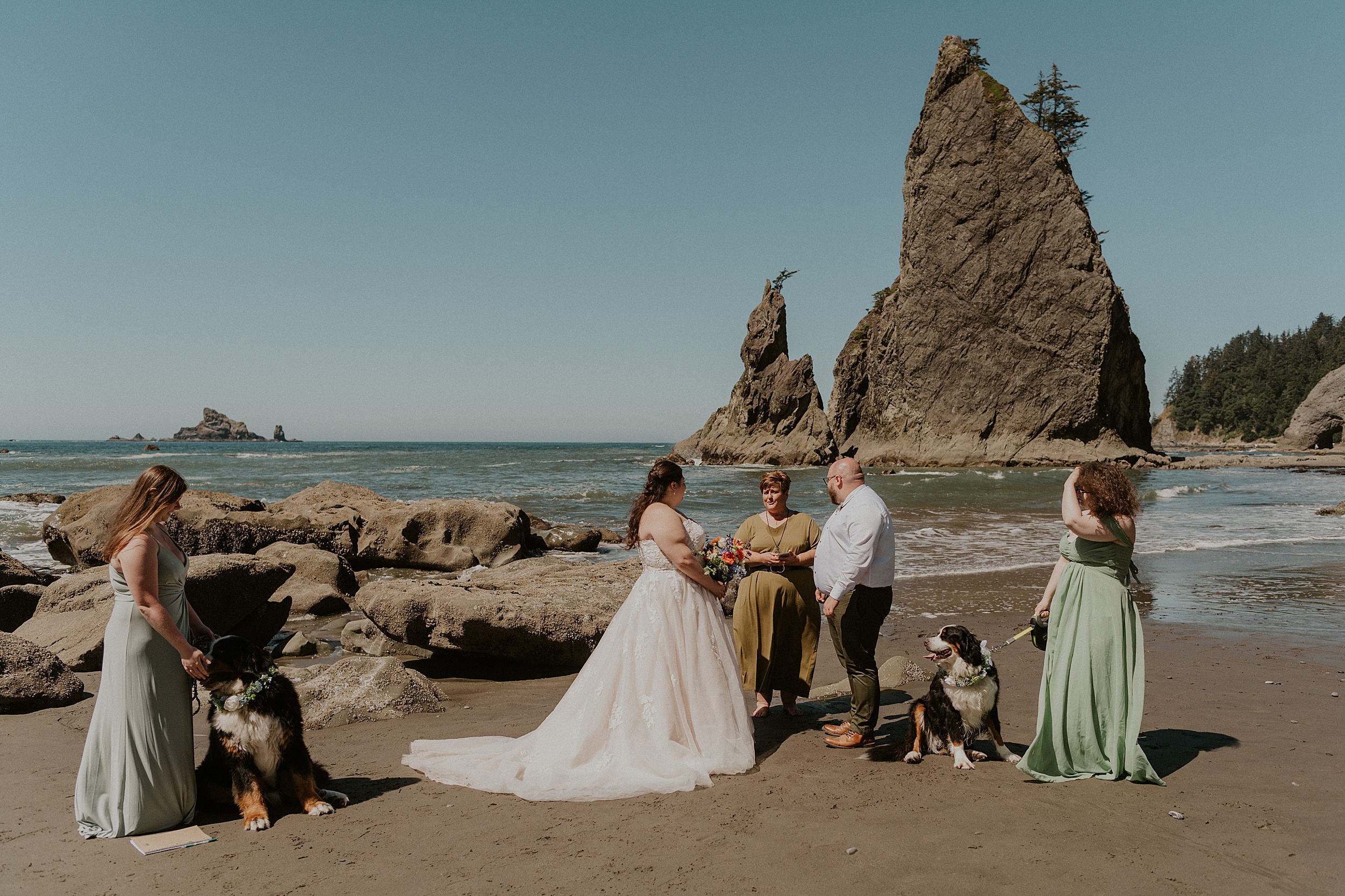 couple getting married at rialto beach