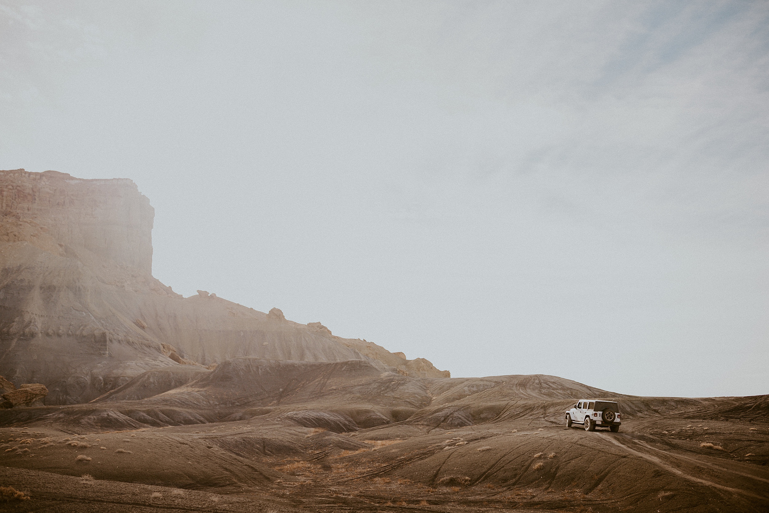 jeep driving through utah desert